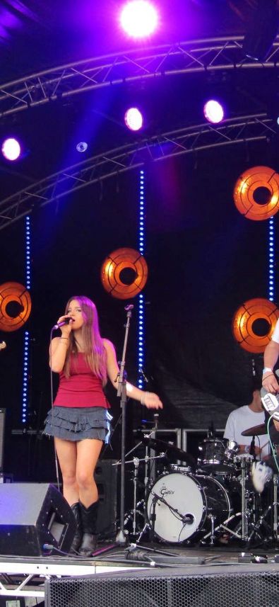 nicole singing teacher in horsham